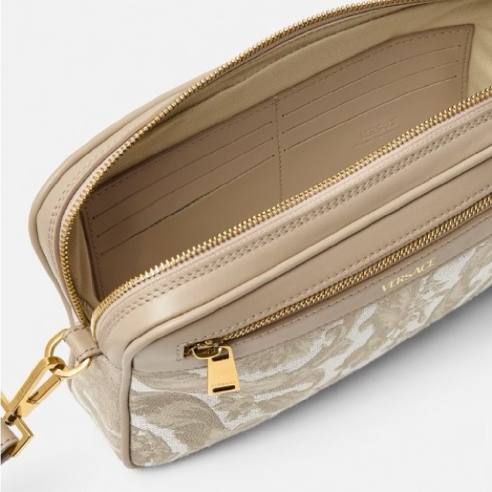BNWT Versace Baroque Jacquard Wristlet Clutch! - Picture 3 of 5